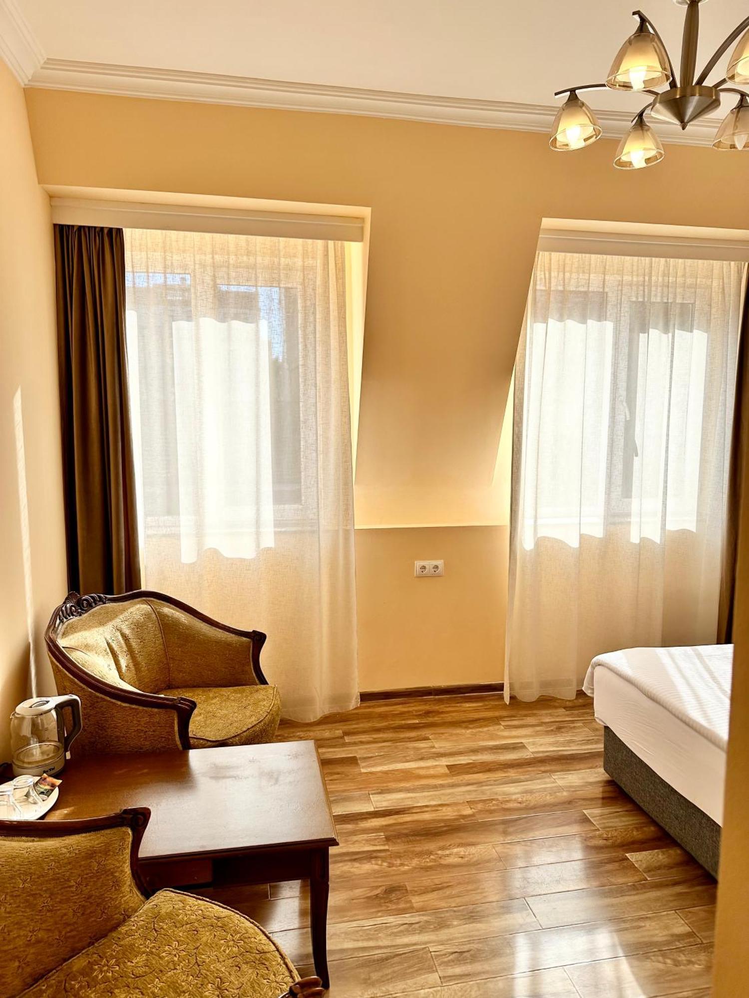 Old Clty Hotel באטומי מראה חיצוני תמונה